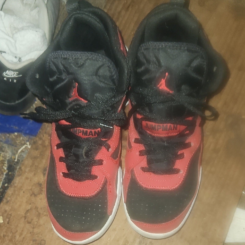 Jordan Jumpman Pro Kids' 7 y Black and Red Sneakers women size 8.